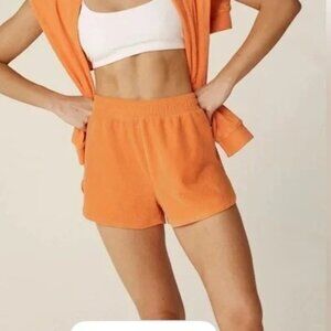 NWT BEYOND YOGA TRAPEZE SWEAT SHORTS, MEDIUM